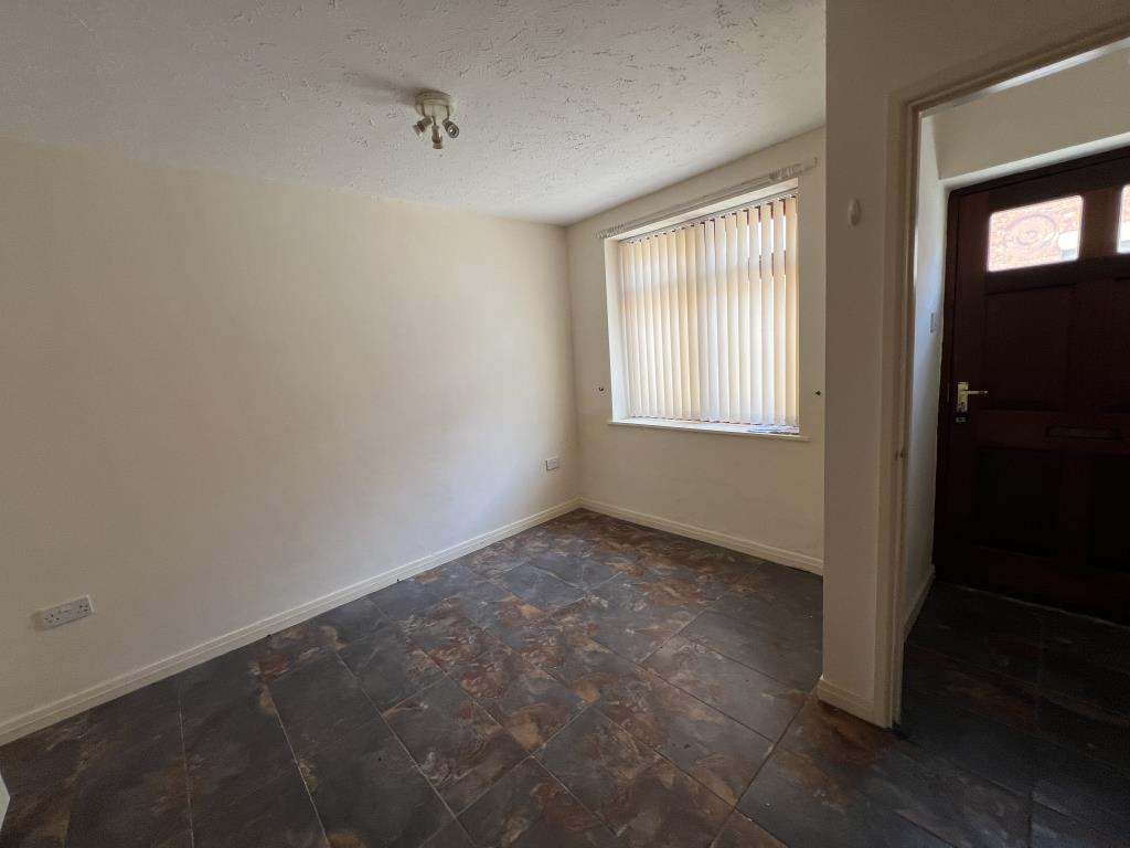 Lot: 93 - COTTAGE FOR REFURBISHMENT - General view of the front dining room of property